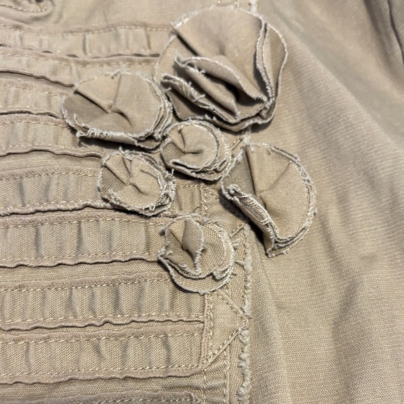 White House Black Market Beige Twill military jacket with Ruffles size 10 - Picture 3 of 8